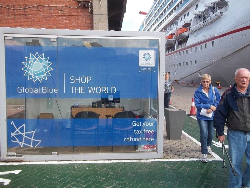 Puesto de devolución de Global Blue en el puerto de Montevideo.