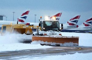 Más de 300 vuelos cancelados en Londres por el temporal de nieve
