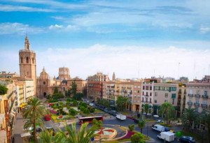 Airbnb comercializa en Valencia más plazas que los hoteles