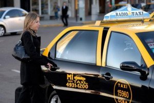 Tarifa de taxi acumula aumento de casi 40% en Buenos Aires desde julio