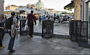 Venecia instala tornos para controlar la llegada de turistas