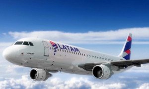 Latam cancela 620 vuelos y ofrece devolver dinero ante huelga de tripulantes