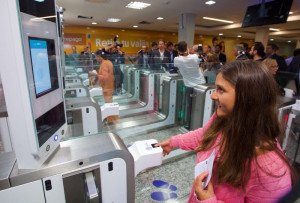 Aeropuerto de Ezeiza suma puertas biométricas en Migraciones