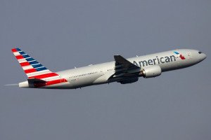 Caen 45% las ganancias de American Airlines en el primer trimestre