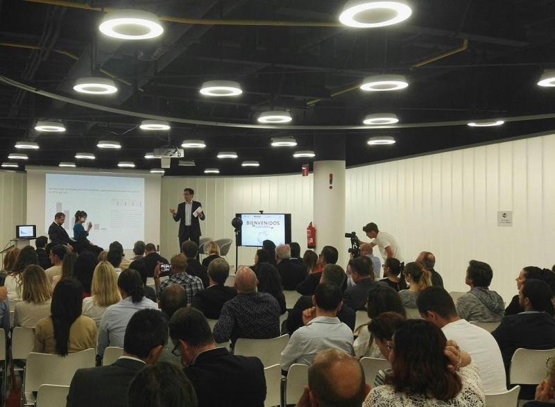 Pablo Delgado, CEO de Mirai, moderó el debate en el que participaron los representantes de Google, Trivago y TripAdvisor.