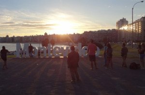 Dólar en Argentina: ¿Cómo afecta al turismo en Uruguay?