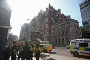 Extinguido el incendio del hotel Mandarin pendiente de valorar daños