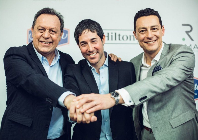 De izquierda a derecha: Gustavo Santos, Ministro de Turismo de Argentina; Gustavo Romay, Presidente de Romay Desarrollos Inmobiliarios; Fabián Rodríguez Suárez, Director General de Desarrollo para el Cono Sur, Hilton