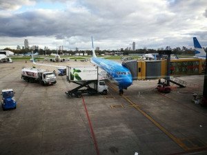 Argentina suspende aumento de tasas aéreas hasta diciembre