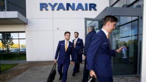 Ryanair salva la huelga de pilotos en Irlanda pero prevé un verano difícil