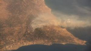 La turística región del Algarve, en alerta por un gran incendio