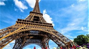 Evacúan la Torre Eiffel por amenaza de bomba