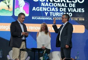 Presidente de Colombia pide al turismo salir de lo convencional para reactivar economía
