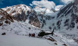 Nepal da la exclusiva de los rescates del Himalaya a las agencias de viajes