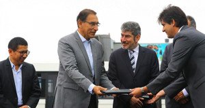 Presidente de Perú entrega terrenos para la ampliación del aeropuerto de Lima