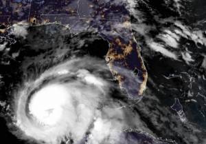 Florida se prepara para el embate del huracán Michael