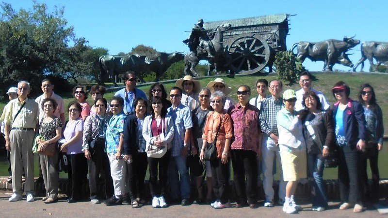 Grupo de turistas chinos en Montevideo.