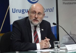 Cámara Uruguaya de Turismo espera caída de visitantes de 30% y 13% en divisas