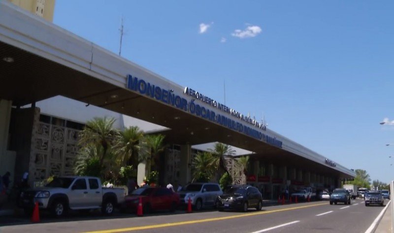 El Salvador inaugura sistema de energía solar en aeropuerto Monseñor Romero