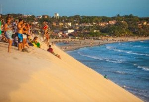 Brasil consigue más ingresos de extranjeros y que sus turistas gasten menos afuera