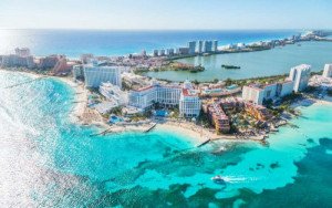 Cancún impone inesperada tasa hotelera y recoge rechazo del sector turístico