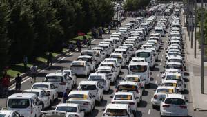 Los taxistas de Madrid irán a la huelga desde el lunes y seguirán en Fitur