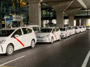 Los taxis mantienen la huelga en Madrid y Barcelona