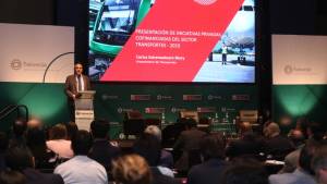 Perú recibirá propuestas de inversión para tren y aeropuertos