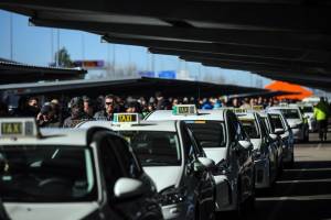 Los taxistas de Madrid desconvocan la huelga tras 16 días sin resultado