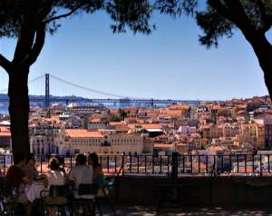 Los turistas españoles gastan en Portugal 2.158 M €, el 13% del total