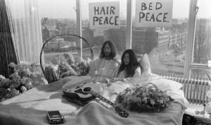 Hilton celebra 50 años de ‘la cama por la paz’ de John Lennon y Yoko Ono