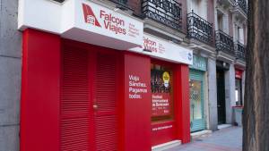 El PP "monta" la agencia Falcon Viajes en una campaña contra Sánchez