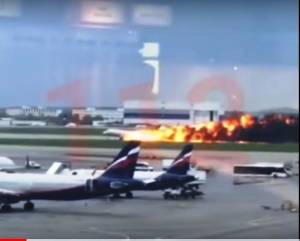 Se incendia un avión en Moscú provocando 41 muertos y numerosos heridos