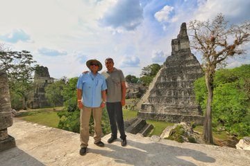 El titular del INGUAT; Jorge Mario Chajón, recorrió Tikal junto al secretario general de la OMT