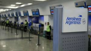 Aerolíneas Argentinas y LATAM Argentina cancelan sus vuelos por el paro