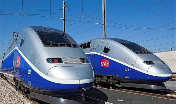 Francia se para: huelga de trenes y en uno de sus aeropuertos