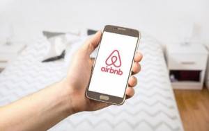 Airbnb denunciará a los clientes que organicen fiestas en los alojamientos