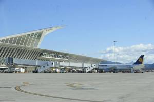 Suspenden la huelga de hoy lunes en el Aeropuerto de Bilbao
