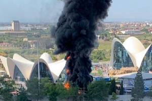 Un incendio obliga a desalojar el Oceanogràfic de Valencia