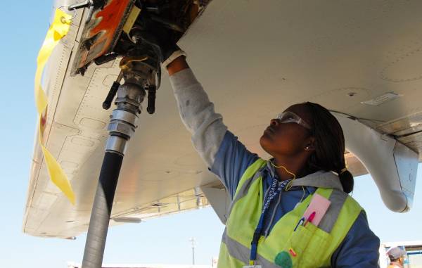 China y Taiwan elevan recargos por combustible por la crisis en Oriente Medio