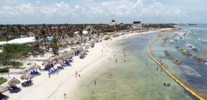 Bahía Príncipe pone barreras al sargazo en la Riviera Maya 