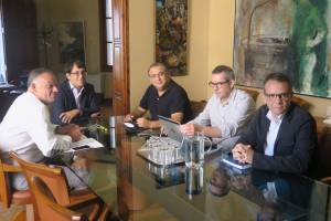 El Govern balear y Calvià se proponen combatir los excesos del turismo
