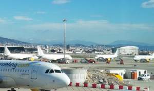 Vueling cancela 112 vuelos por la huelga de handling en El Prat