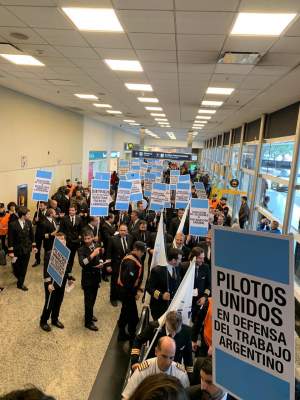 ANAC denuncia penalmente a pilotos de Aerolíneas Argentinas