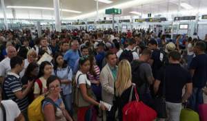Huelga en El Prat: 189 vuelos cancelados y unos 30.000 pasajeros afectados