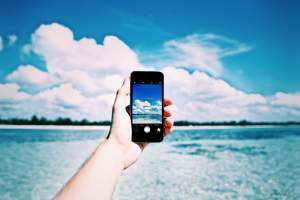 Apps, drones, wearables y sensores transforman la experiencia en la playa
