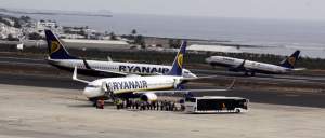 El cierre de bases de Ryanair pone en alerta a los hoteles de Canarias