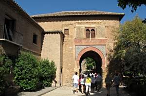 La Alhambra revisa el sistema de entrada cuestionado por Competencia