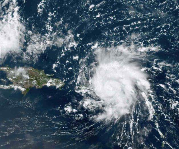 Foto satelital de Dorian, este miércoles, alejándose de Puerto Rico