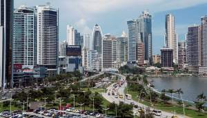 Panamá: polémica por posibles impuestos a turistas y pasajeros en tránsito